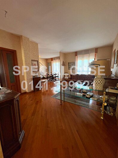 Appartamento con 6 locali in vendita in Via Valence, Asti