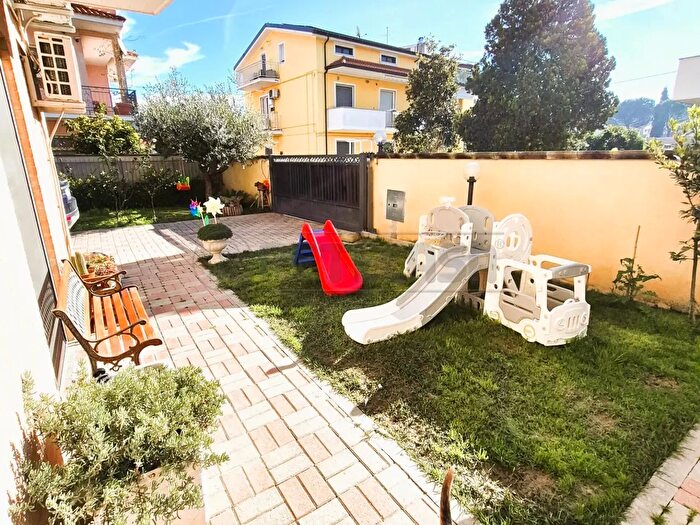 Appartamento trilocale in vendita in Pescara