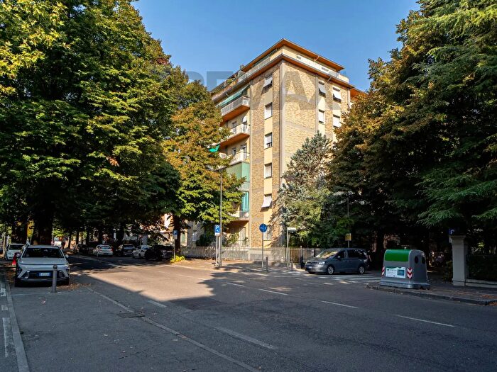Appartamento quadrilocale in affitto in Via Francesco Guicciardini, Parma