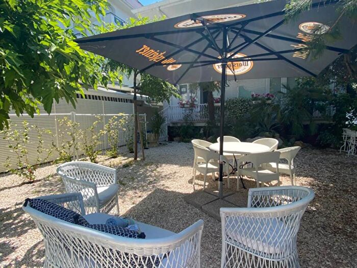 Appartamento con 6 locali in affitto in Viale Fratelli Bandiera, Abissinia, Riccione