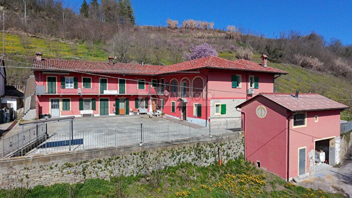 Appartamento con 14 locali in vendita in Diano DAlba