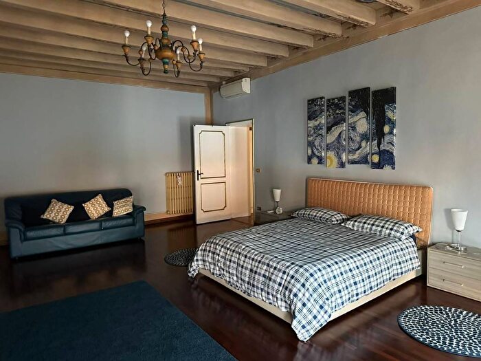 Casa con 5 locali in affitto in Via Fratelli Cairoli, Loggia Garibaldi, Brescia