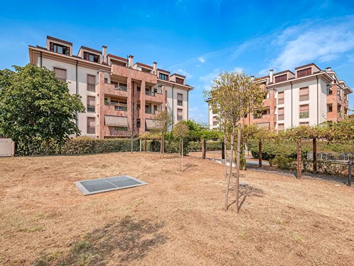 Appartamento quadrilocale in vendita in Via Sandro Pertini, Cesano Maderno