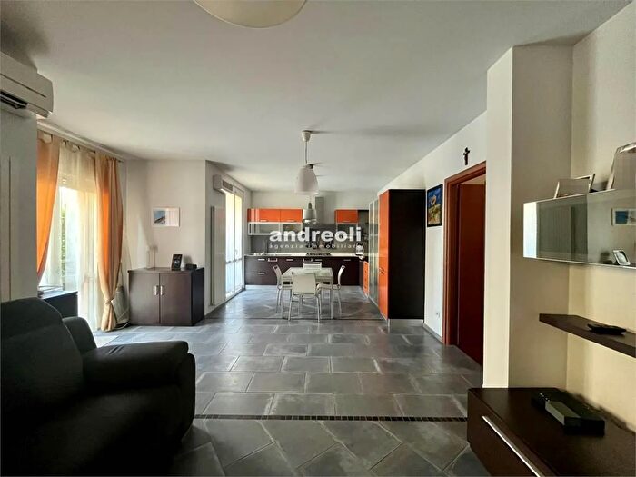 Appartamento con 5 locali in vendita in Jesi