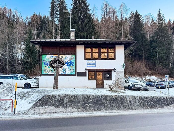 Casa con 6 locali in vendita in Via per Marileva, Mezzana