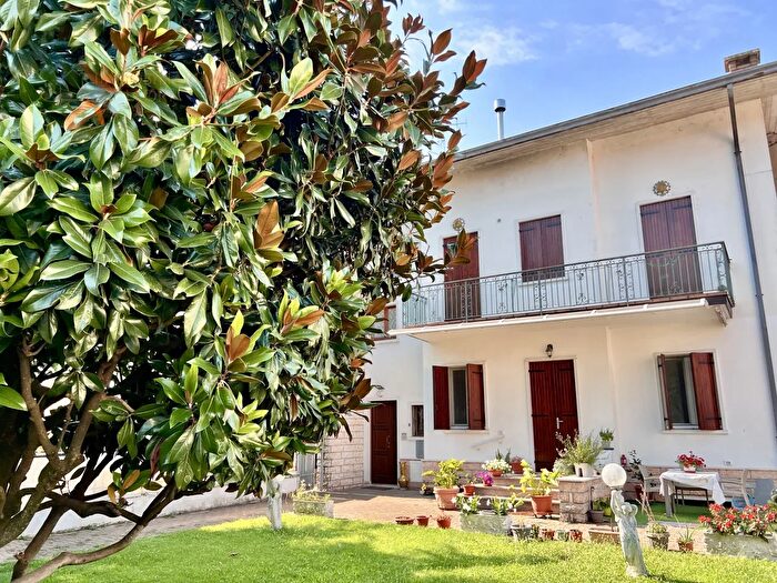 Casa con 6 locali in vendita in Via Biante Remangi, Villafranca Di Verona