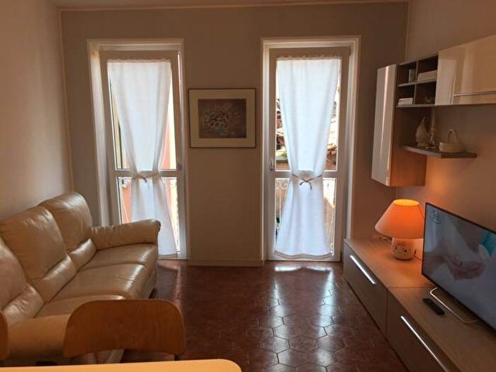 Appartamento trilocale in affitto in Dei Caduti, Centro, Gardone Riviera