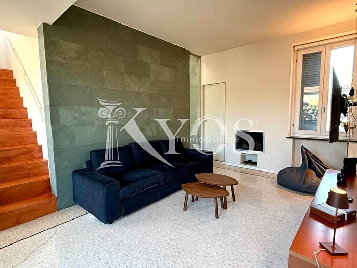 Appartamento trilocale in affitto in Via San Martino, Quadronno Crocetta, Milano