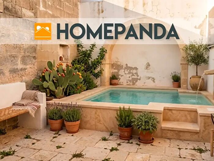 Casa con 8 locali in vendita in Via Osanna, Aradeo