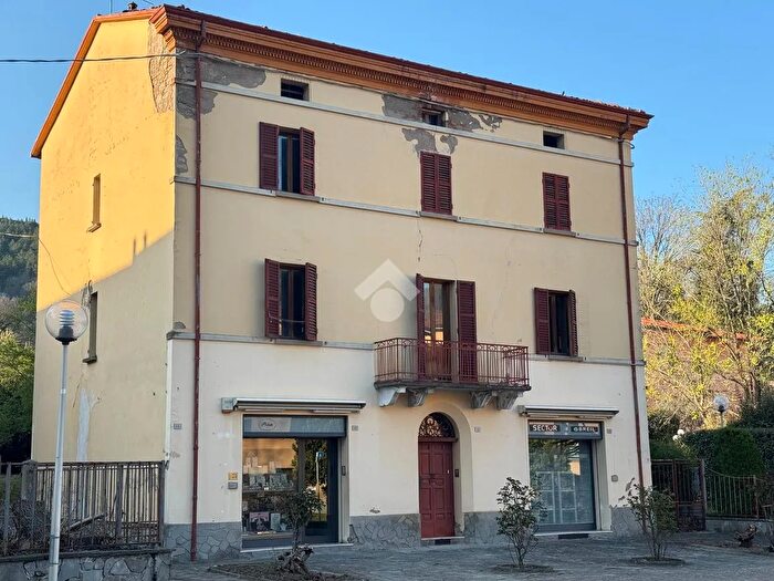 Casa con 8 locali in vendita in Via Roma, Casola Valsenio