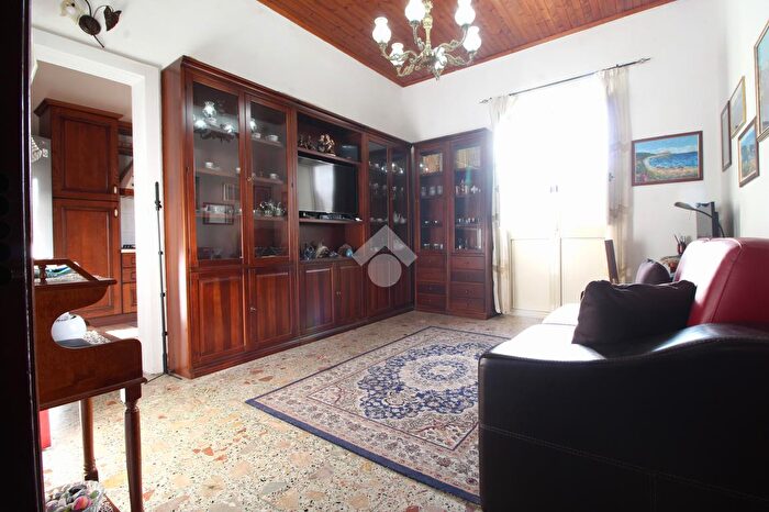 Casa quadrilocale in vendita in Via Vecchia Cimitero, Reggio Calabria