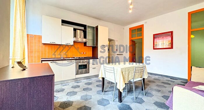 Appartamento quadrilocale in vendita in Via Ardizzoni, Taggia