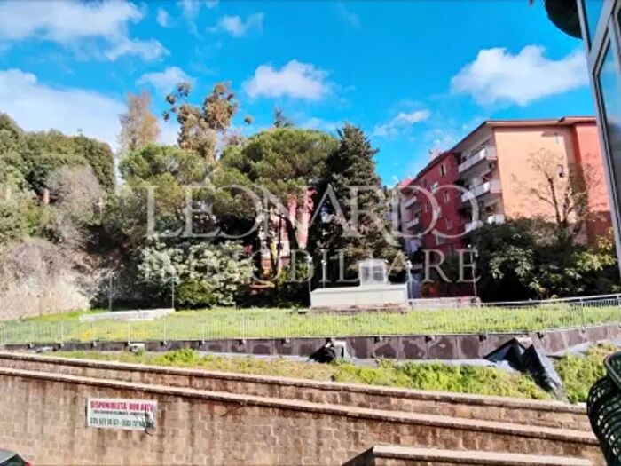 Appartamento trilocale in vendita in Via Pietro Castellino, Napoli