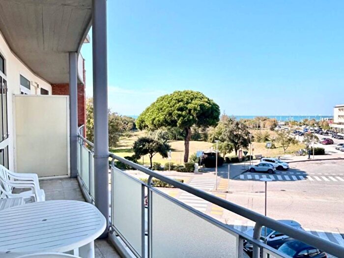 Appartamento trilocale in affitto in Piazza Belvedere, Tirrenia, Pisa