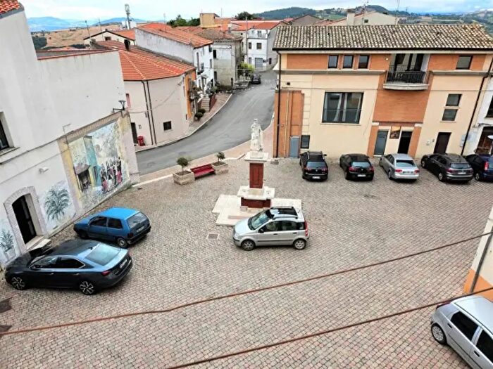 Casa trilocale in vendita in Piazza Cairoli, Montecilfone