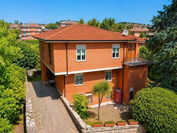 Appartamento quadrilocale in vendita in Via del Bosco, Monte Porzio Catone