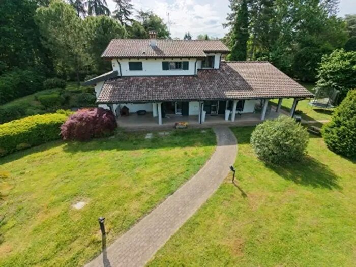 Casa con 6 locali in vendita in Castelnuovo Rangone