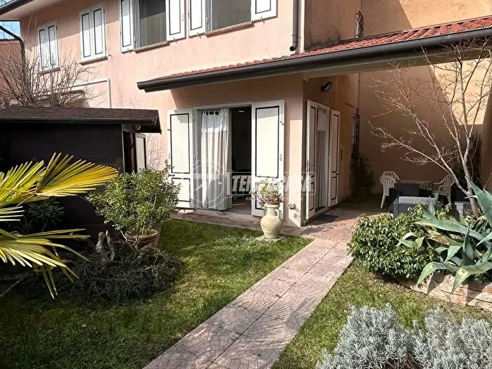 Casa trilocale in vendita in Viale Alaska, Comacchio