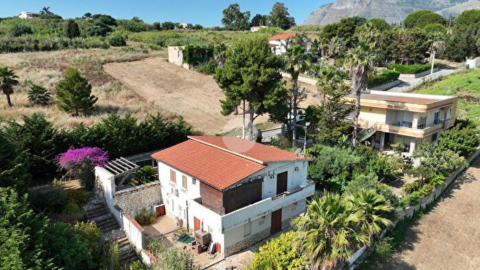 Casa quadrilocale in vendita in Via Scampati, Alcamo