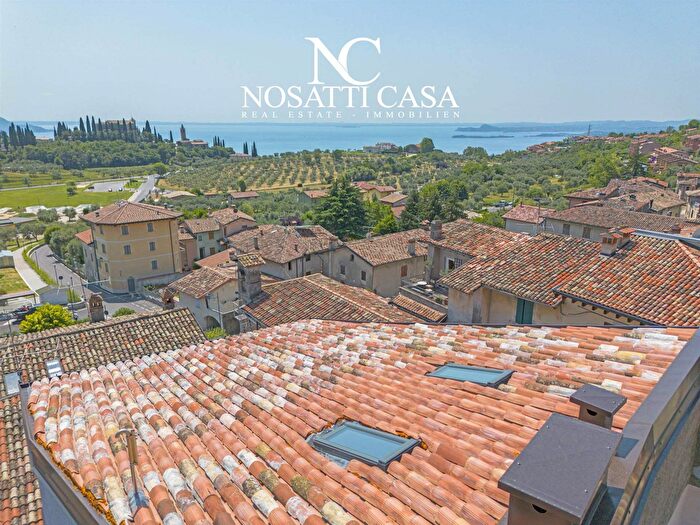 Casa con 8 locali in vendita in Toscolano Maderno