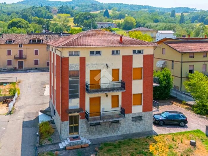 Casa con 8 locali in vendita in Via Turati, Quattro Castella