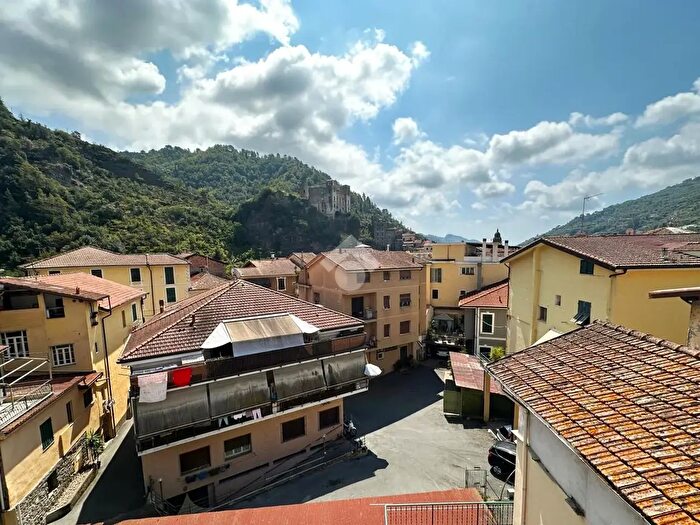 Appartamento con 5 locali in vendita in Via Dante Alighieri, Dolceacqua