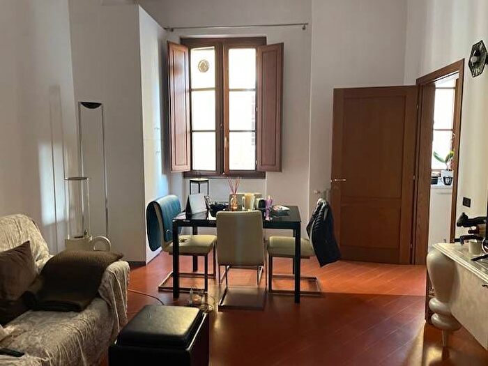 Appartamento quadrilocale in affitto in Via Santa Maria, Santa Maria, Pisa