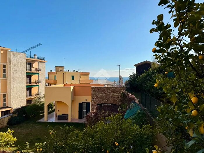 Appartamento trilocale in vendita in Via Imperia, Spotorno