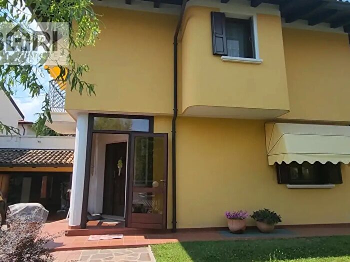 Casa quadrilocale in vendita in Via Zara, Pordenone