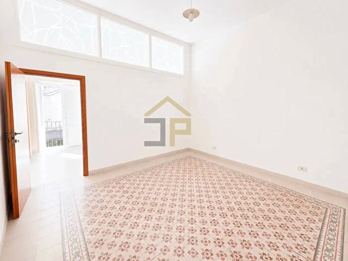 Appartamento quadrilocale in vendita in Via Montesanto, Palermo