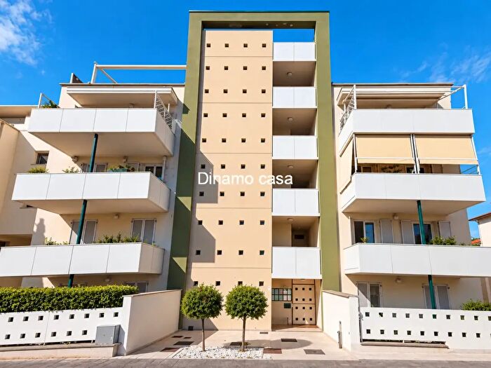 Appartamento trilocale in vendita in Via Galcianese, Prato