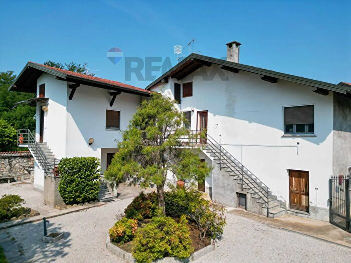 Casa con 5 locali in vendita in Via Tripoli, Monvalle