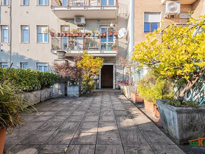 Appartamento trilocale in vendita in Via Angelo Poliziano, Milano