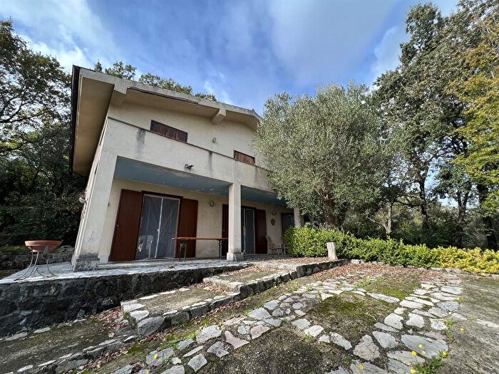 Casa con 5 locali in vendita in San Giovanni A Piro