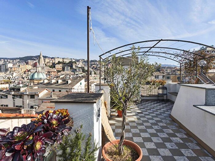 Casa con 5 locali in affitto in Via di Scurreria, Caricamento, Genova