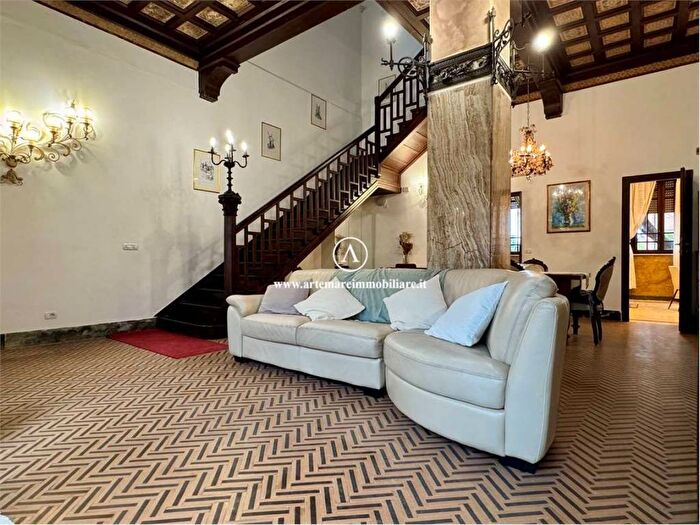 Casa con 6 locali in affitto in Via S Francesco, Pietrasanta