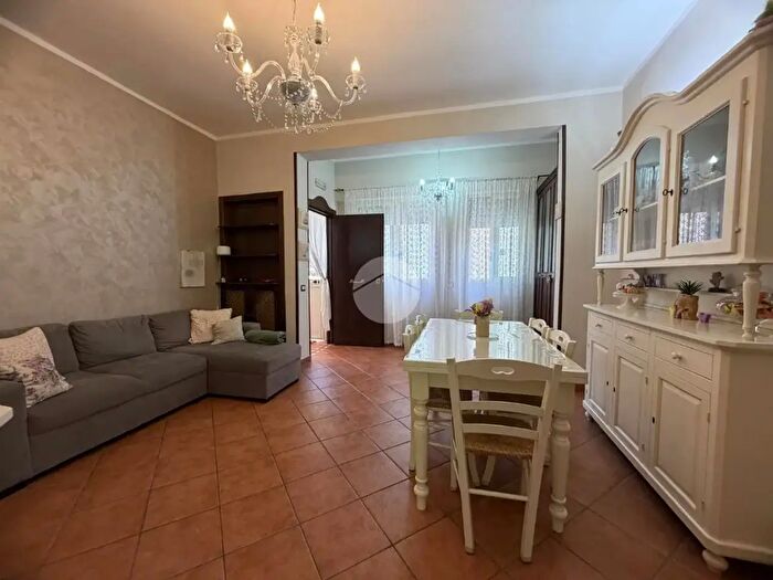 Appartamento trilocale in vendita in Vicoletto San Gennaro dei Poveri, Napoli
