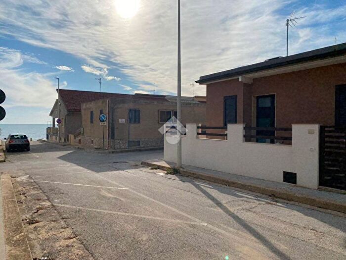 Casa trilocale in affitto in Via Eolie, Caucana Finaiti, Santa Croce Camerina