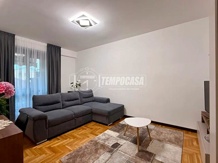 Appartamento trilocale in vendita in Viale Giuseppe Verdi, Merate