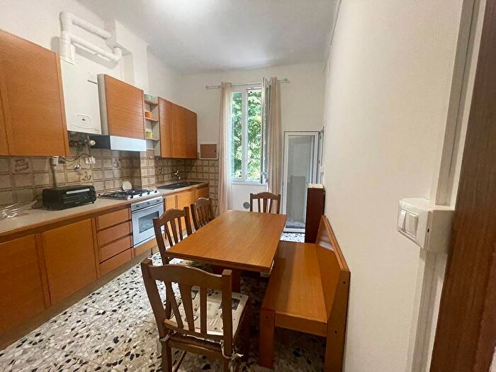 Appartamento trilocale in affitto in Via Giovanni Francesco Barbieri, Bolognina, Bologna