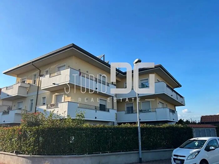 Appartamento quadrilocale in vendita in Via Gentile, Desio