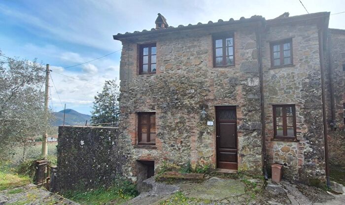 Casa trilocale in vendita in Borgo A Mozzano