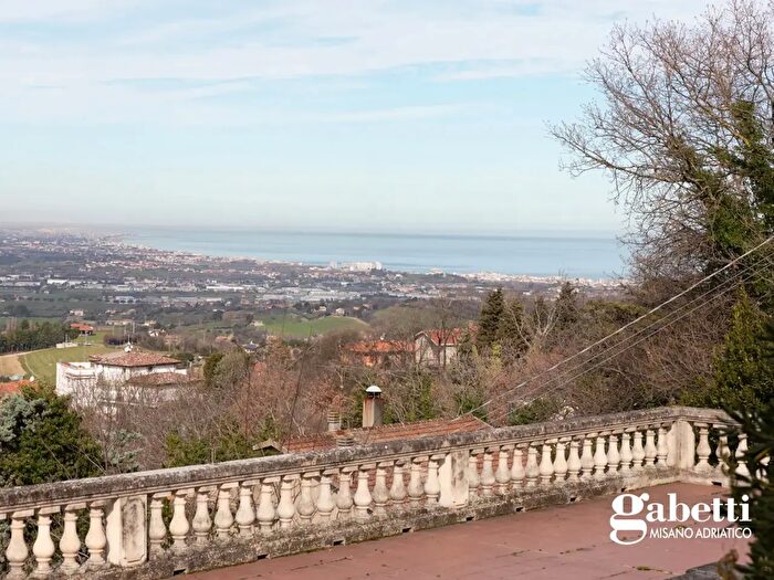 Casa con 6 locali in vendita in Strada Friuli, Tavullia