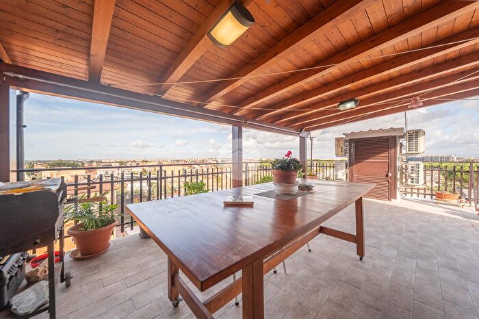 Appartamento quadrilocale in vendita in Via Eugenio Florian, Roma