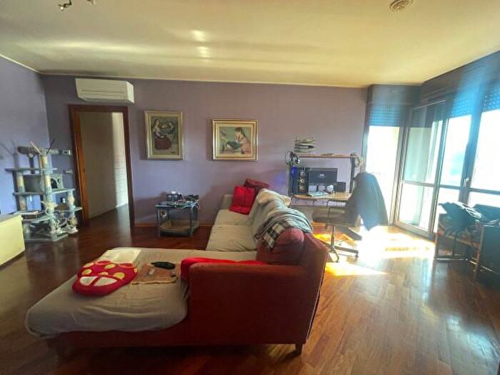 Appartamento trilocale in vendita in Via Martiri di Cervarolo, Reggio Emilia