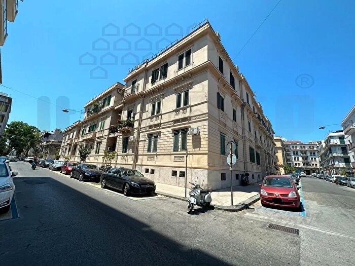 Appartamento con 5 locali in vendita in Via Luciano Manara, Messina