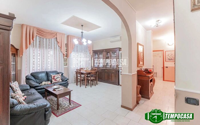 Appartamento quadrilocale in vendita in Via Alessandro Manzoni, Marcallo Con Casone