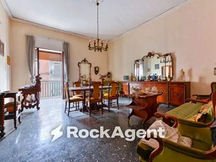Appartamento con 5 locali in vendita in Via Sant'Antonio Abate, Napoli