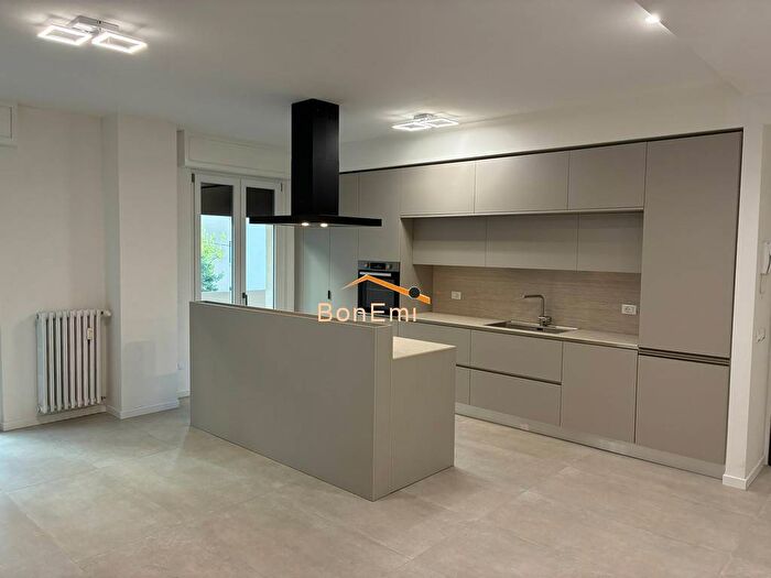 Appartamento quadrilocale in affitto in Via Giovanni Ceriotto, Borgo Trento, Verona