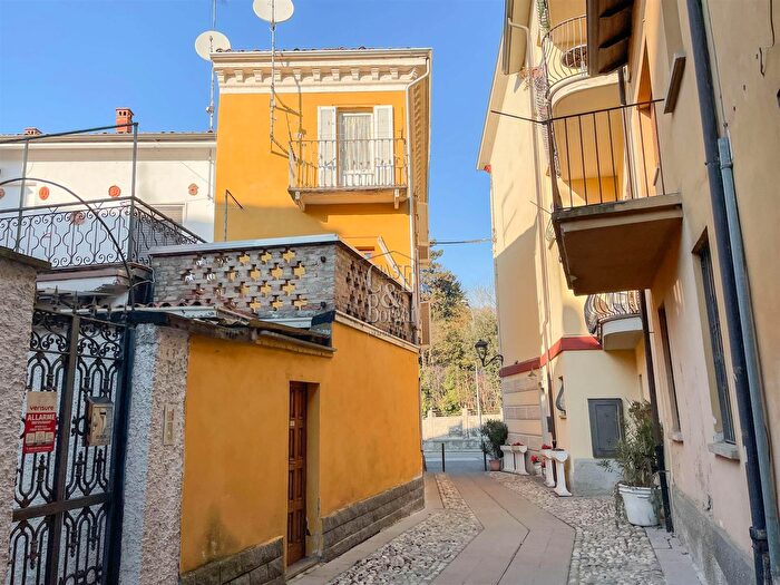 Casa con 7 locali in vendita in Piazza della Fiera, Godiasco Salice Terme